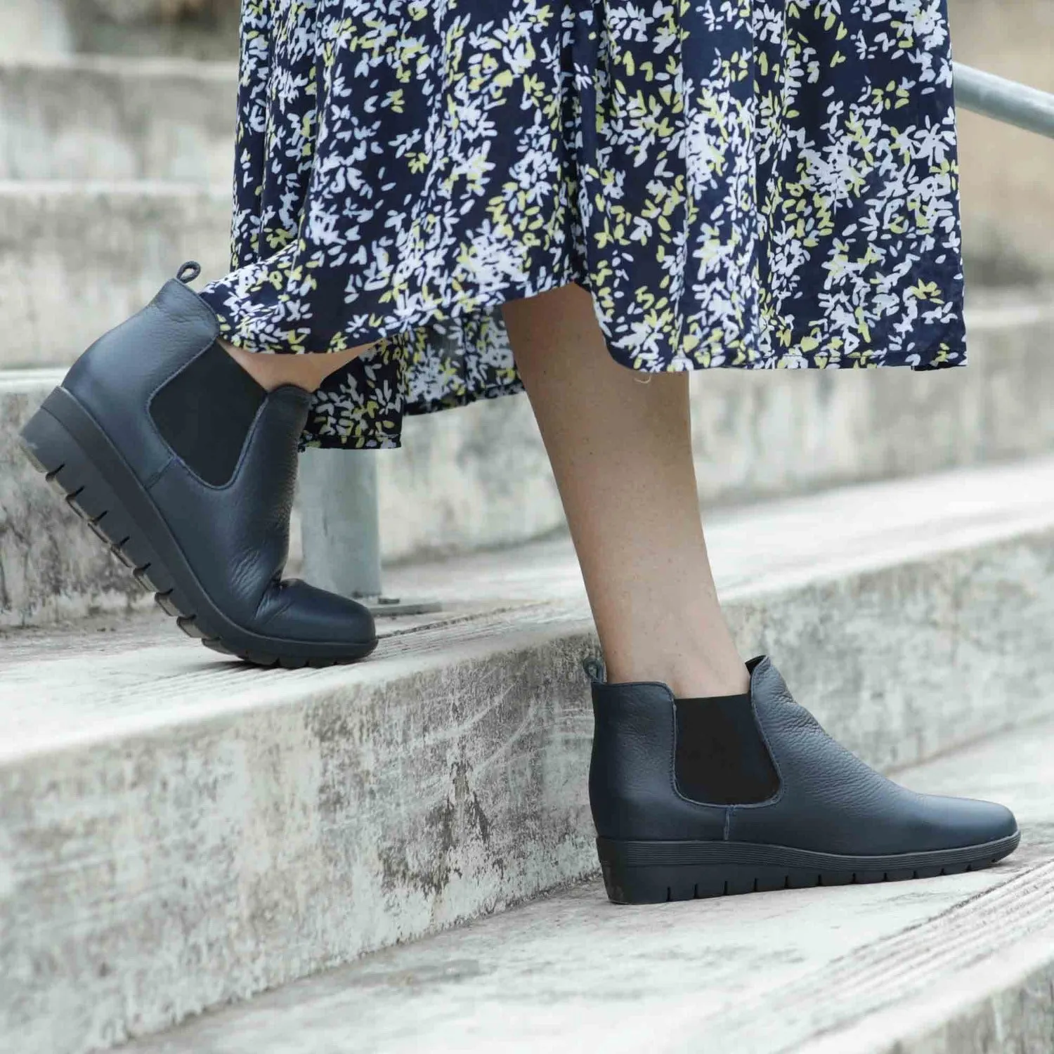 Chelsea Ankle Boot in Navy - 12452